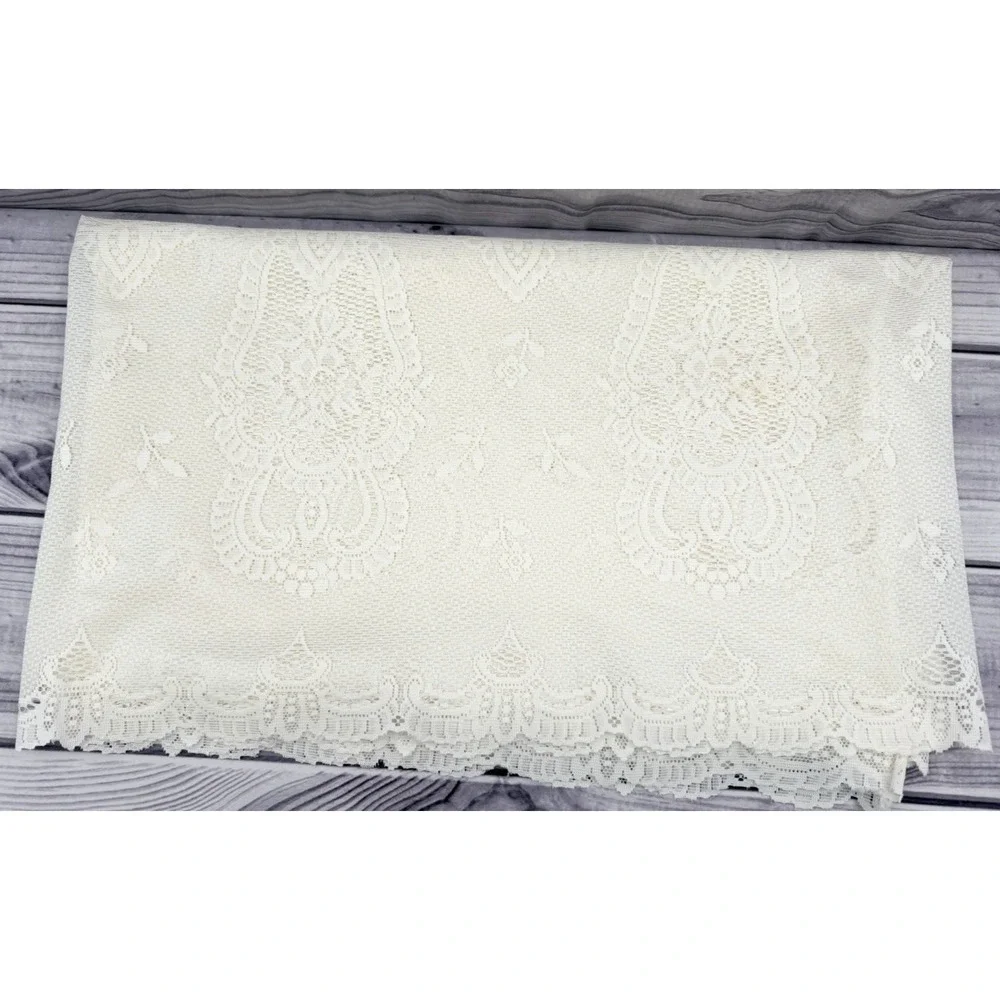 VINTAGE OFF WHITE LACE TABLECLOTH - 101